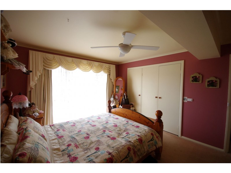 17 Cunningham Drive, Endeavour Hills VIC 3802