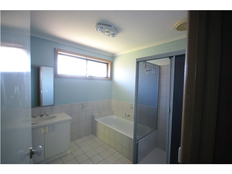 1/56 Arthur Phillip Drive, Endeavour Hills VIC 3802