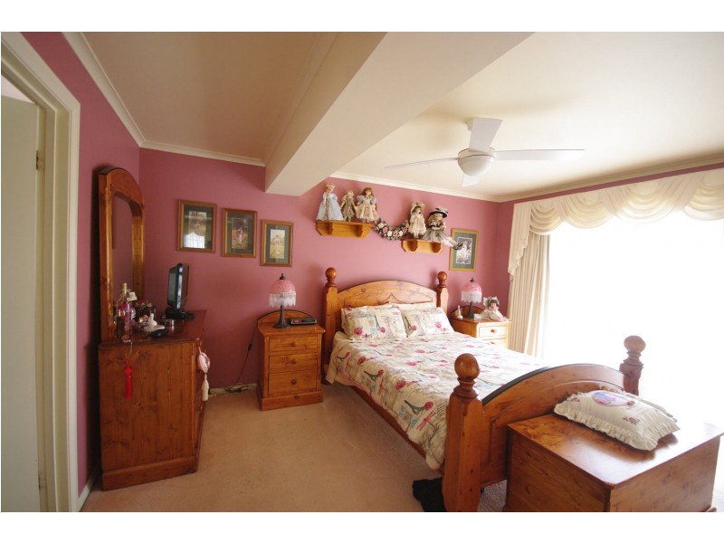 17 Cunningham Drive, Endeavour Hills VIC 3802