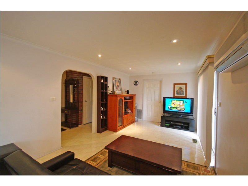 26 Edward Freeth Drive, Endeavour Hills VIC 3802