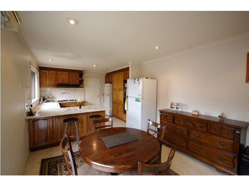 26 Edward Freeth Drive, Endeavour Hills VIC 3802