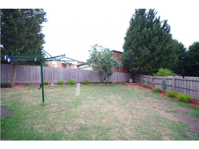 26 Edward Freeth Drive, Endeavour Hills VIC 3802