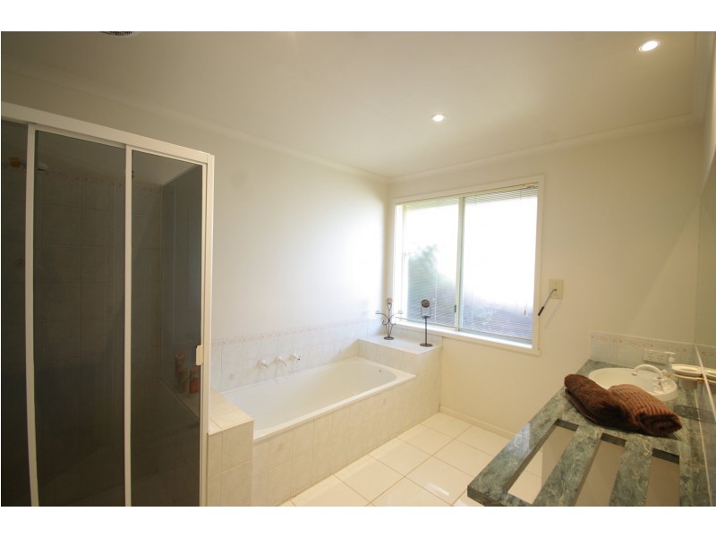 5 Pinto Close, Endeavour Hills VIC 3802