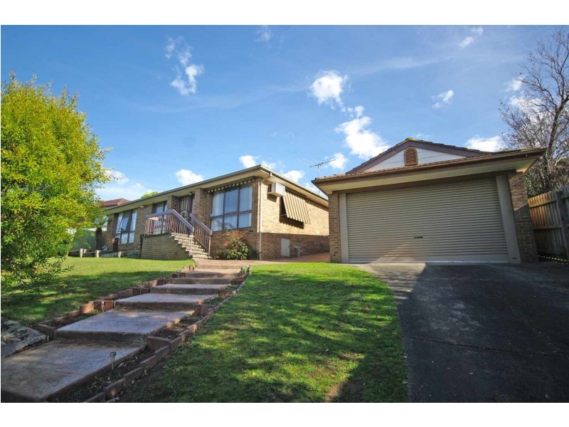 85 Chalcot Drive, Endeavour Hills VIC 3802