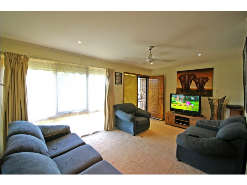 85 Chalcot Drive, Endeavour Hills VIC 3802