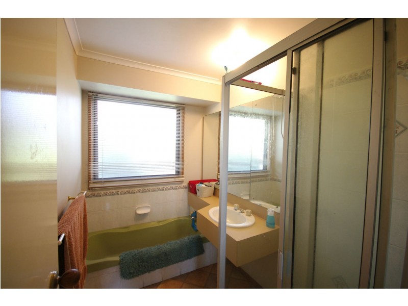 85 Chalcot Drive, Endeavour Hills VIC 3802