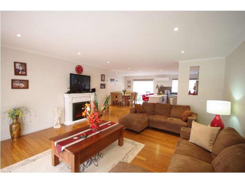 8 Poole Court, Endeavour Hills VIC 3802