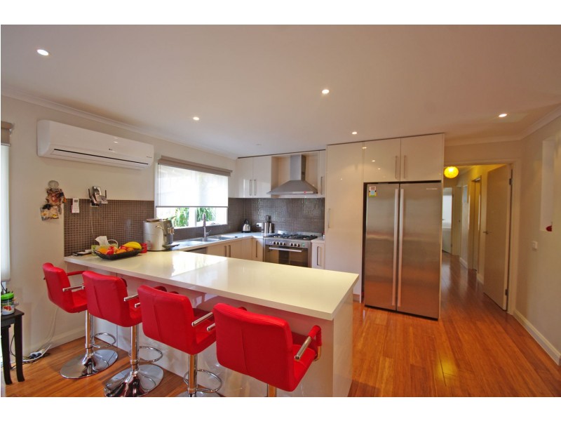 8 Poole Court, Endeavour Hills VIC 3802