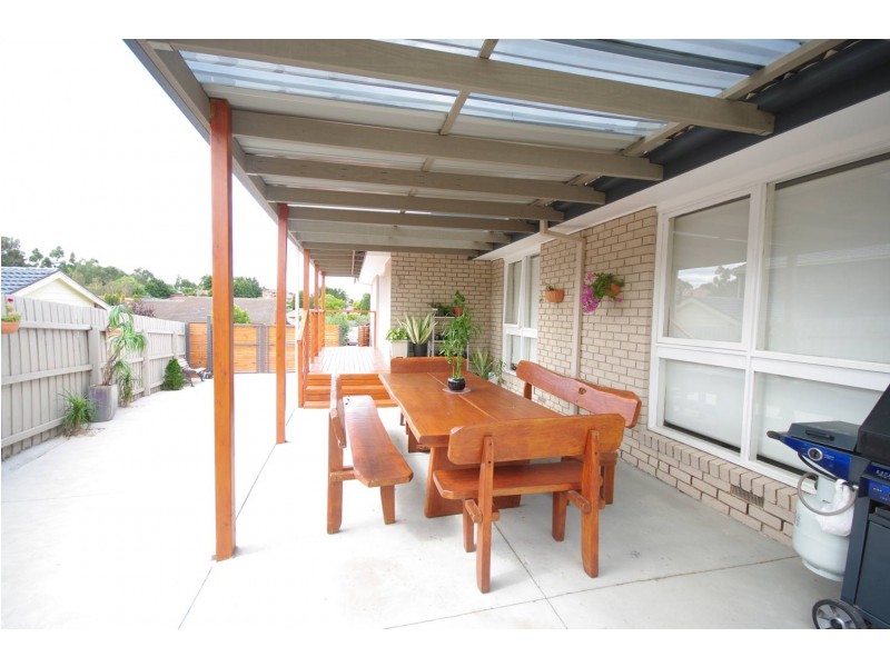 8 Poole Court, Endeavour Hills VIC 3802