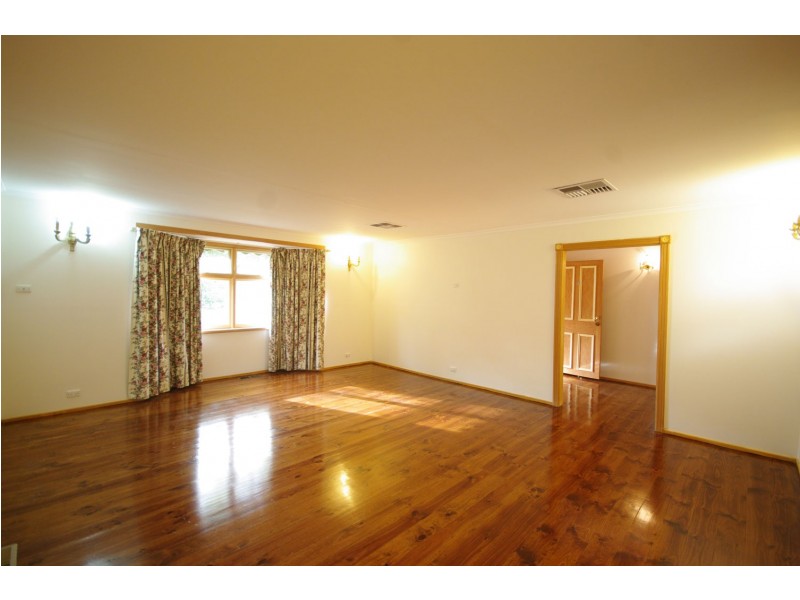 8 Wilkinson Way, Endeavour Hills VIC 3802