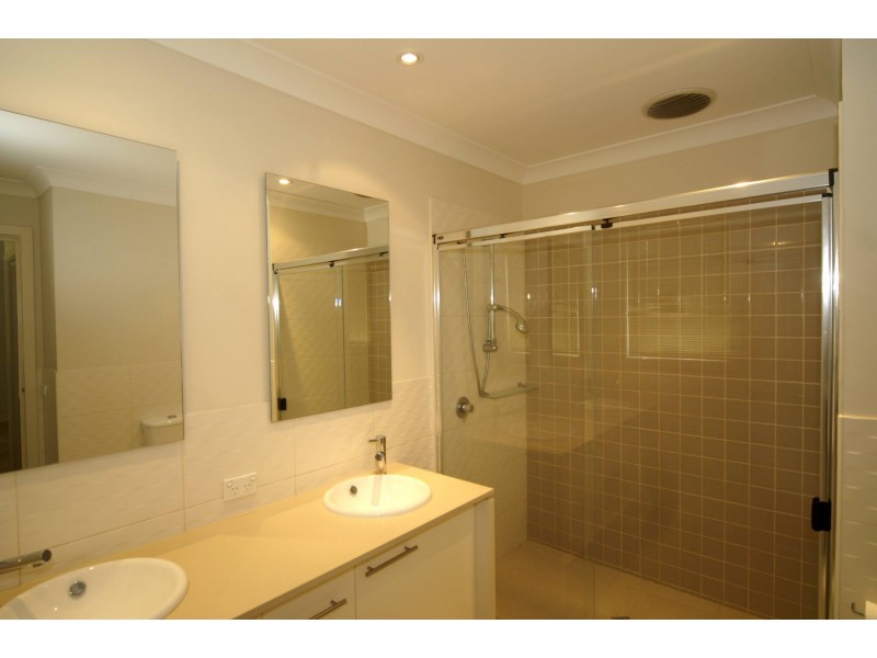 8 Manuscript Drive, Endeavour Hills VIC 3802