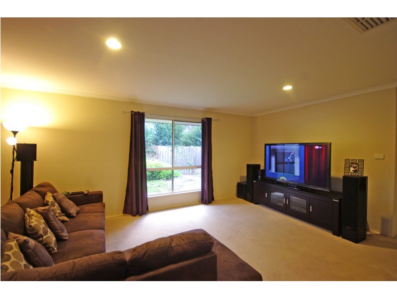 39 Lawson Way, Endeavour Hills VIC 3802