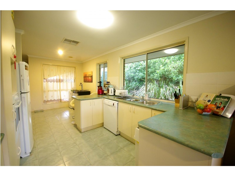 39 Lawson Way, Endeavour Hills VIC 3802