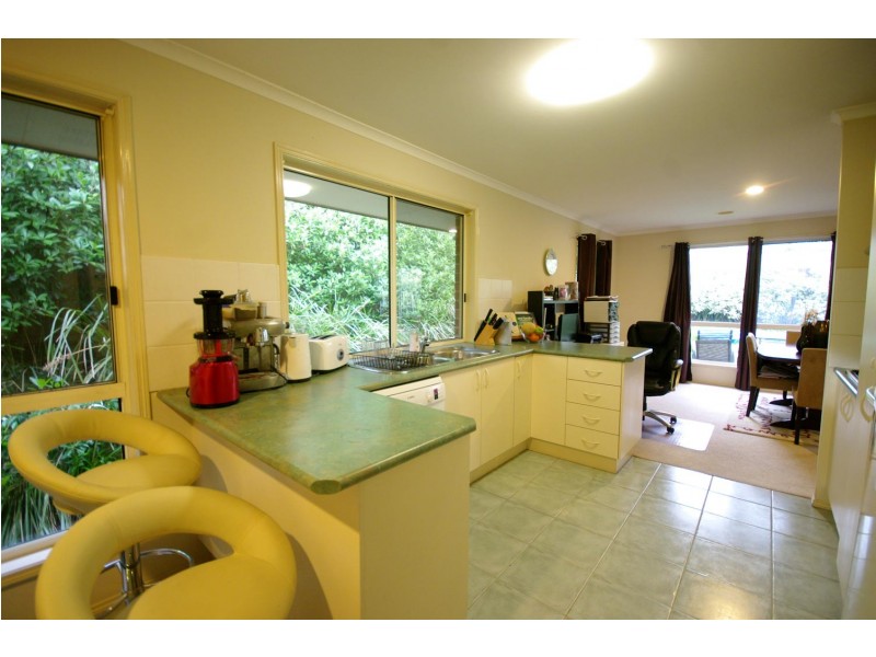 39 Lawson Way, Endeavour Hills VIC 3802