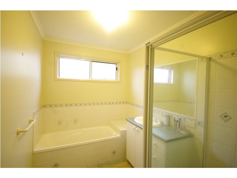 39 Lawson Way, Endeavour Hills VIC 3802