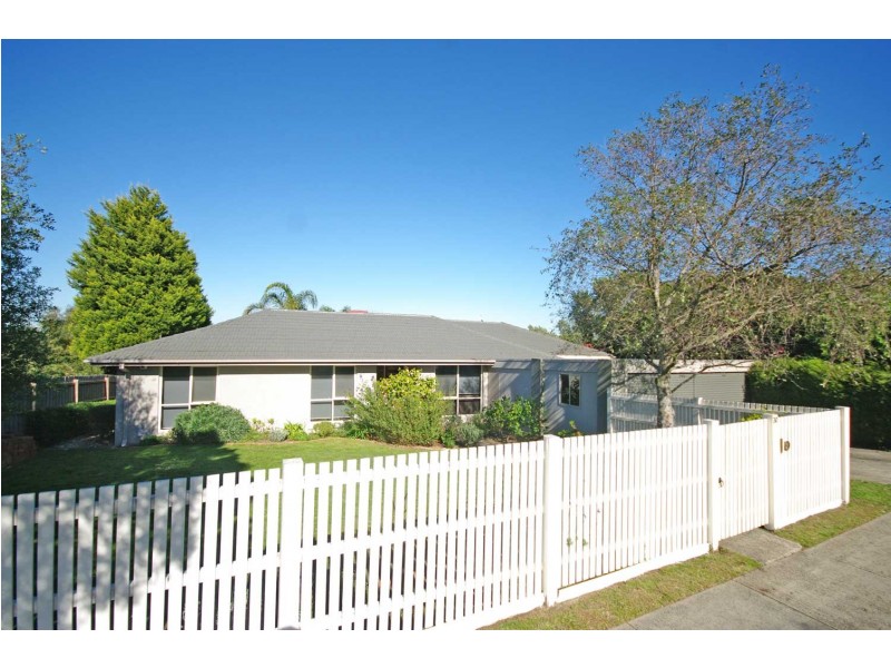 30 Ravenhill Crescent, Endeavour Hills VIC 3802