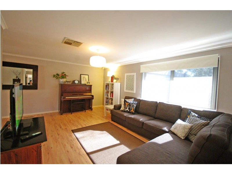 30 Ravenhill Crescent, Endeavour Hills VIC 3802