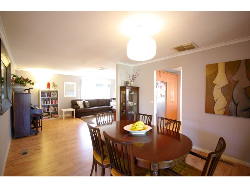 30 Ravenhill Crescent, Endeavour Hills VIC 3802