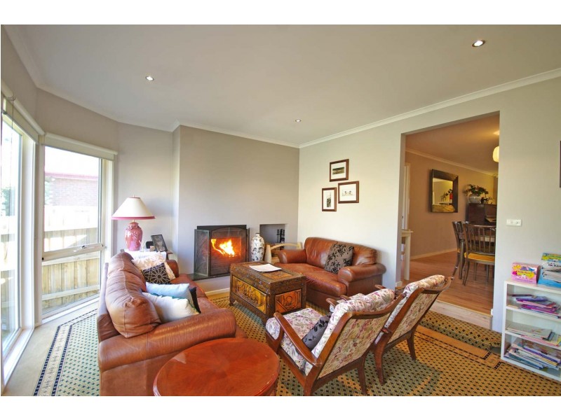 30 Ravenhill Crescent, Endeavour Hills VIC 3802