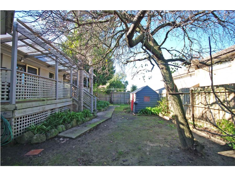 30 Ravenhill Crescent, Endeavour Hills VIC 3802