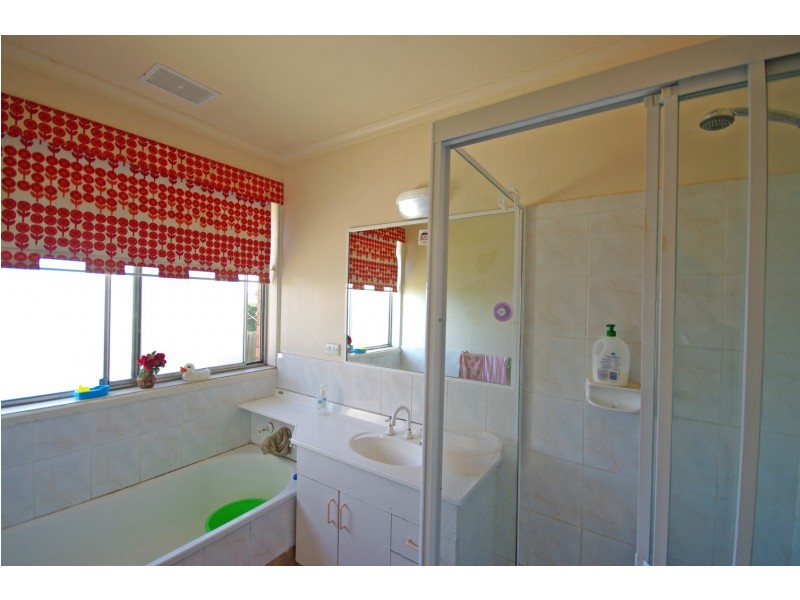 10 Correa Place, Endeavour Hills VIC 3802