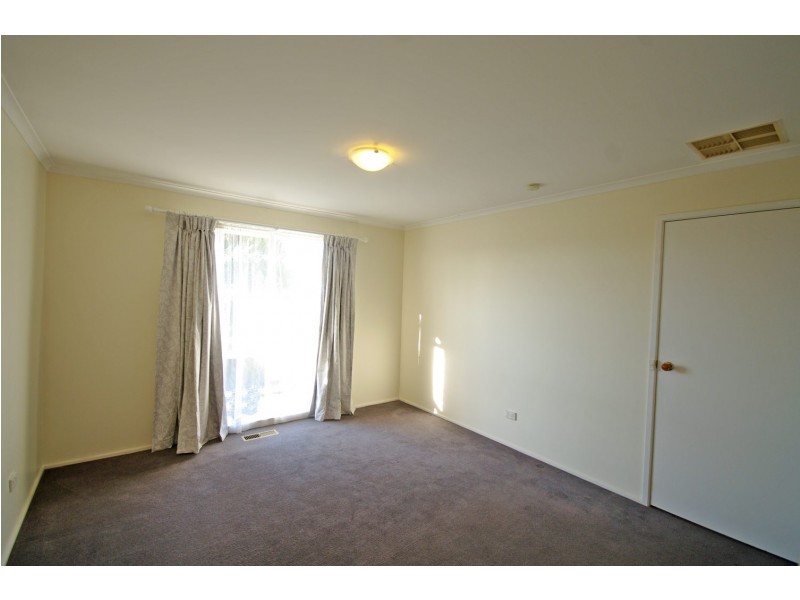 16 Scoble Place, Narre Warren VIC 3805