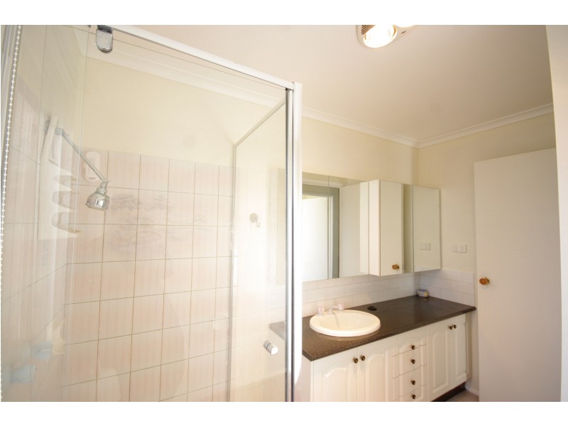 16 Scoble Place, Narre Warren VIC 3805