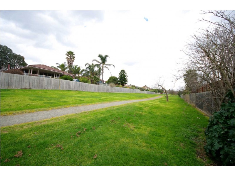 7 Gray Close, Endeavour Hills VIC 3802