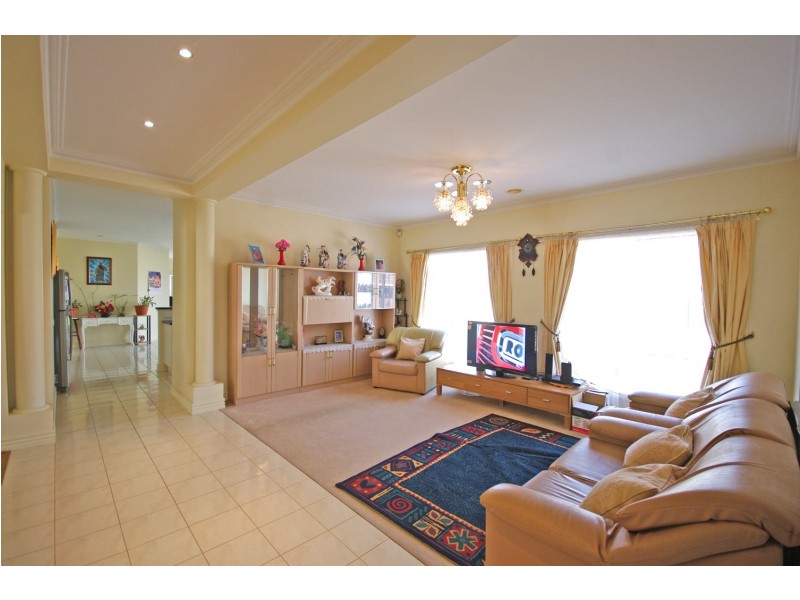 31 Maryrose Crescent, Endeavour Hills VIC 3802