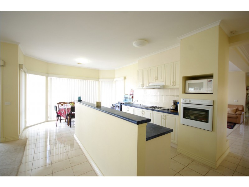 31 Maryrose Crescent, Endeavour Hills VIC 3802