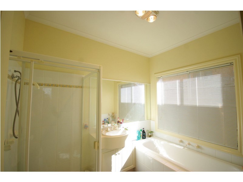 31 Maryrose Crescent, Endeavour Hills VIC 3802