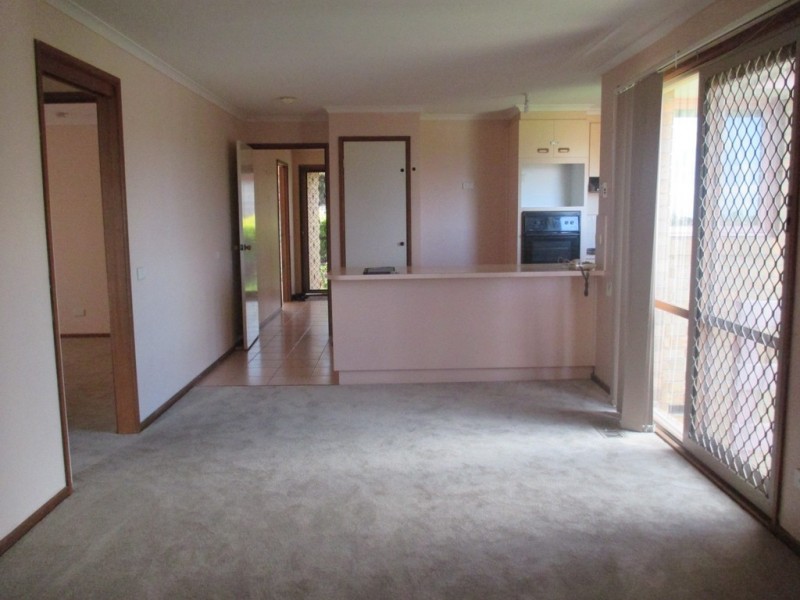 39 PRESTON AVENUE, Endeavour Hills VIC 3802