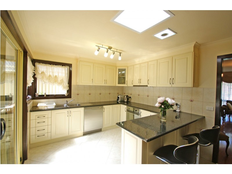 87 Sydney Parkinson Avenue, Endeavour Hills VIC 3802