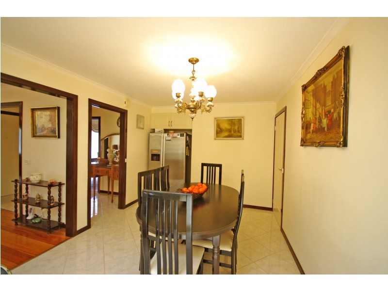 87 Sydney Parkinson Avenue, Endeavour Hills VIC 3802