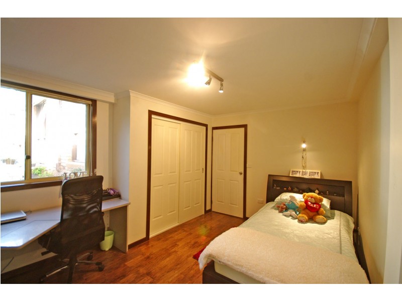 87 Sydney Parkinson Avenue, Endeavour Hills VIC 3802