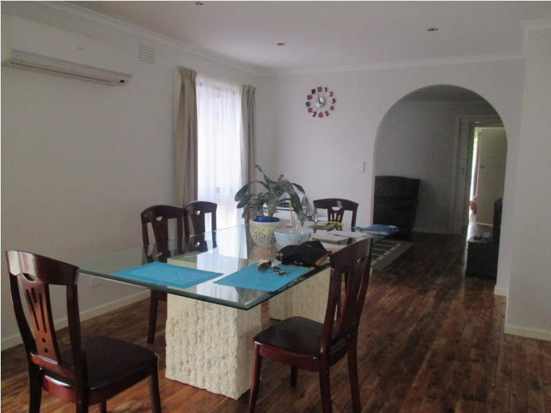 8 TRAWALLA COURT, Hampton Park VIC 3976