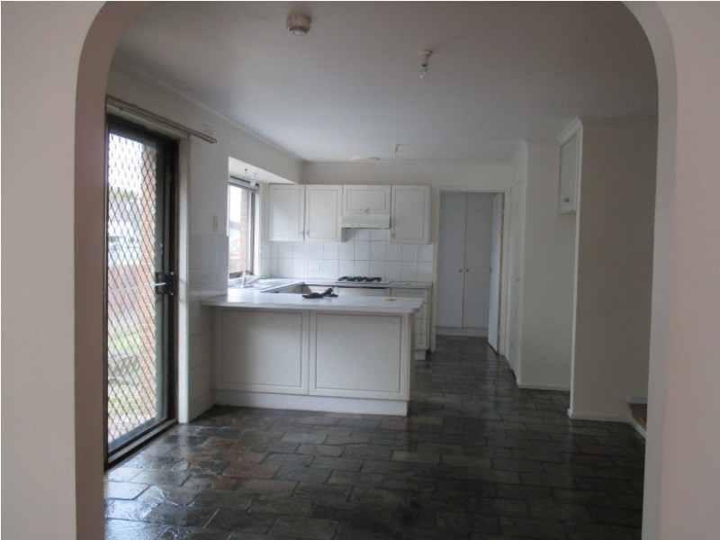 16 BROADWALK GROVE, Endeavour Hills VIC 3802