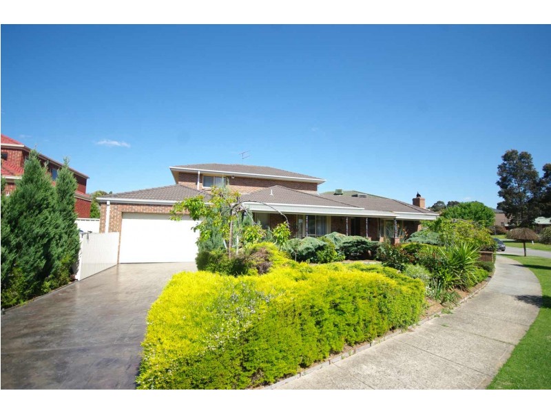 11 Erica Close, Endeavour Hills VIC 3802