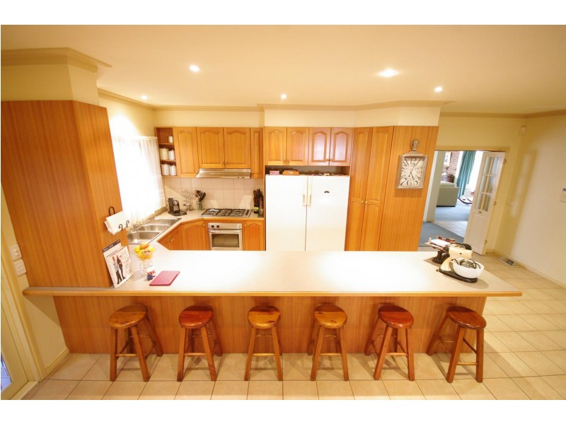 11 Erica Close, Endeavour Hills VIC 3802