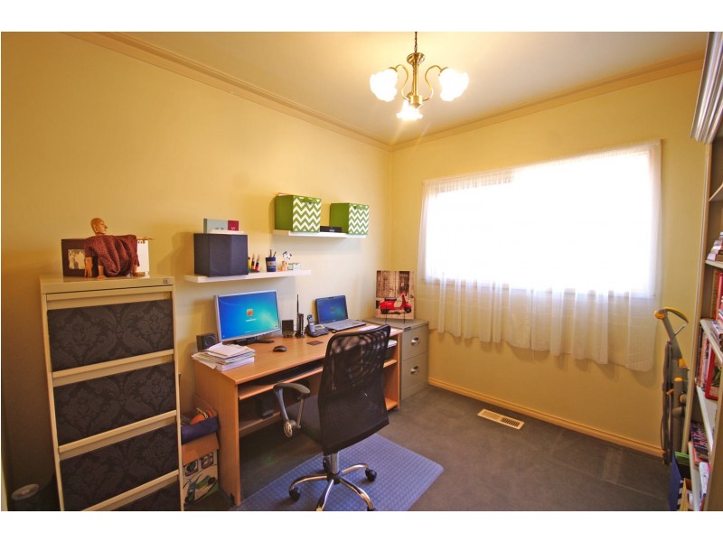 11 Erica Close, Endeavour Hills VIC 3802