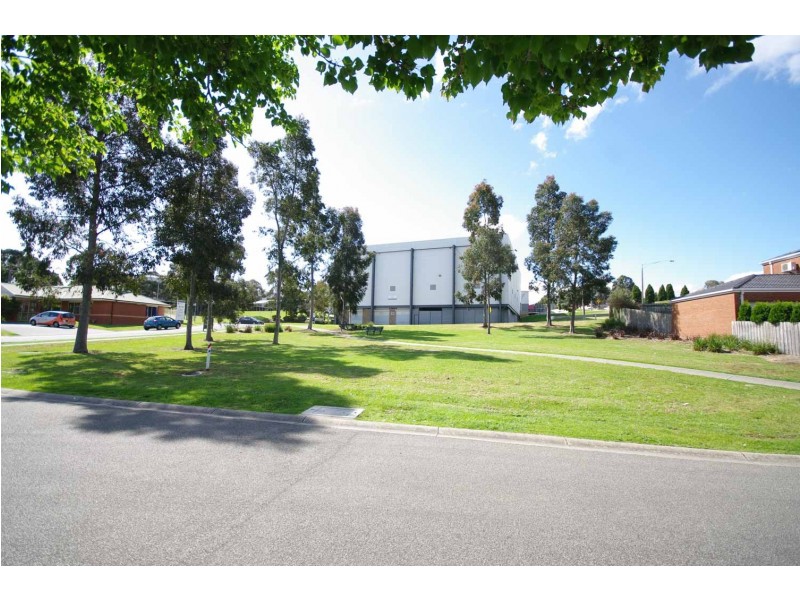 11 Erica Close, Endeavour Hills VIC 3802