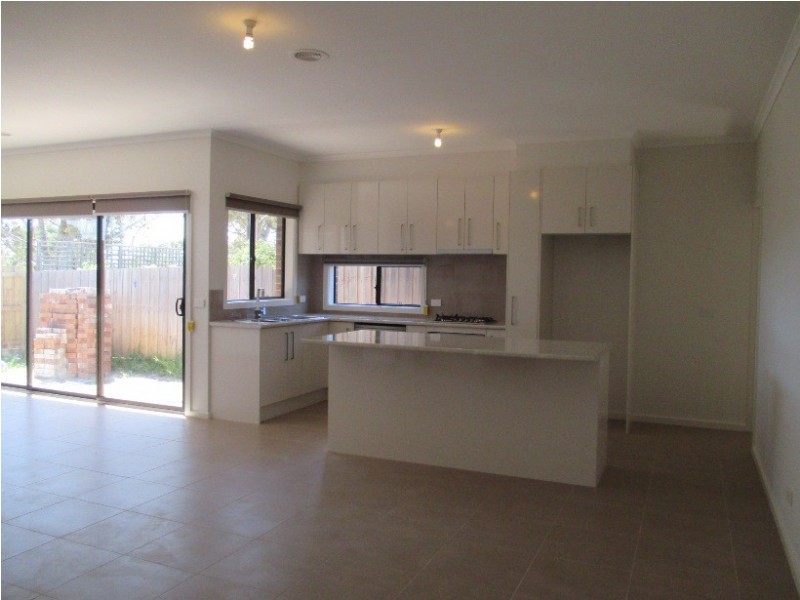 34 SCARLETT DRIVE, Doveton VIC 3177