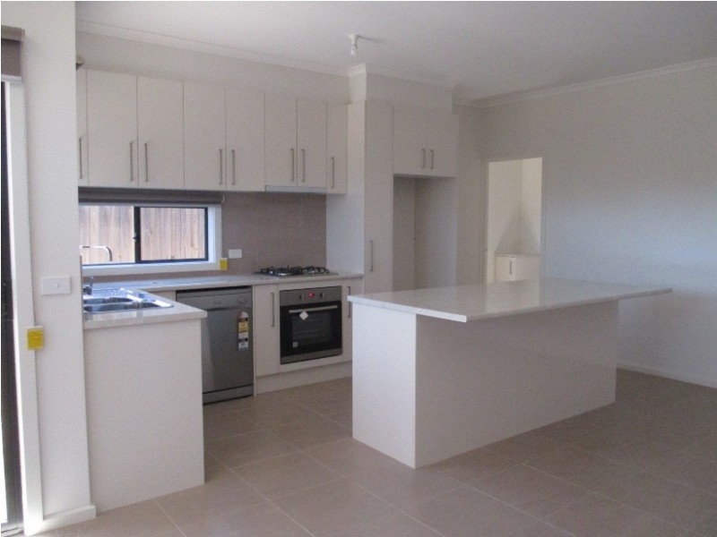 34 SCARLETT DRIVE, Doveton VIC 3177