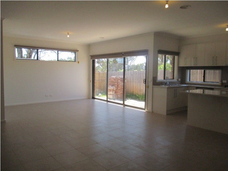 34 SCARLETT DRIVE, Doveton VIC 3177