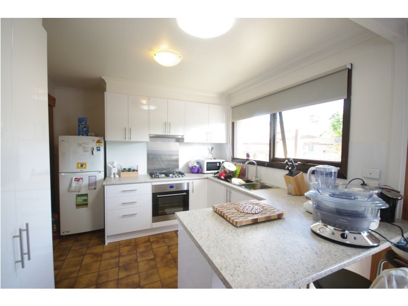 18 Calrossie Close, Endeavour Hills VIC 3802