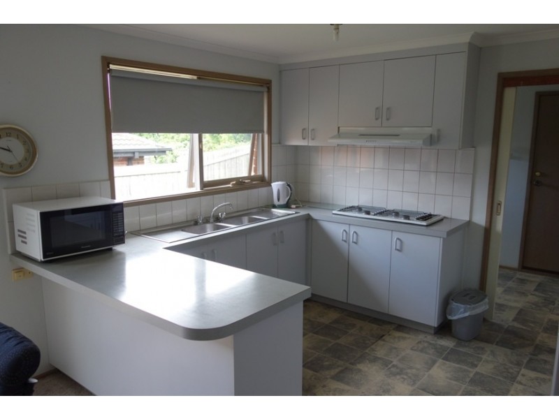 2 AMBER CRESCENT, Narre Warren VIC 3805