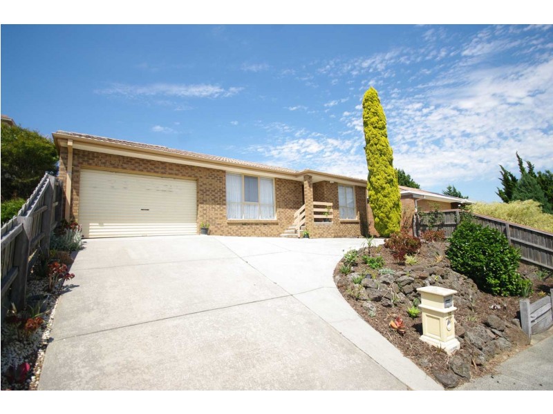 16 Scoble Place, Narre Warren VIC 3805