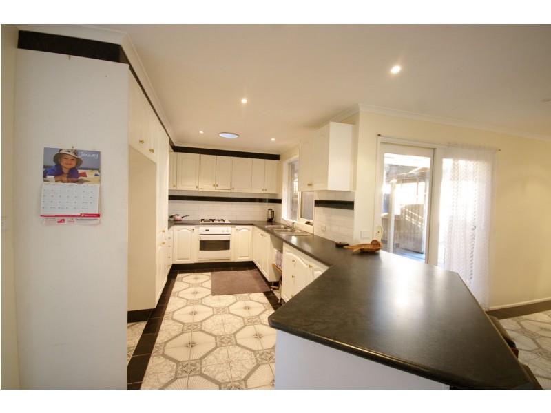 16 Scoble Place, Narre Warren VIC 3805