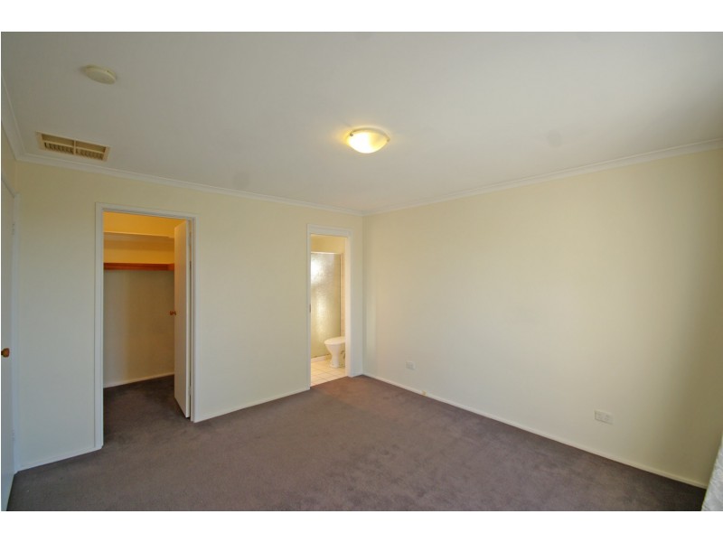 16 Scoble Place, Narre Warren VIC 3805