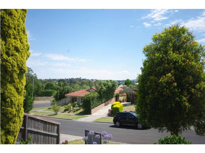 16 Scoble Place, Narre Warren VIC 3805